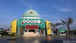 Pesona Masjid Agung Karimun di Tapal Batas Indonesia