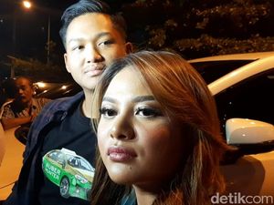 Aurel-Azriel Tolak Komentari Isu Rumah Tangga KD di Resepsi Sang Tante