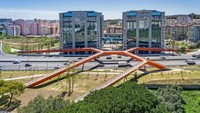 Ponte Segunda Circular - Portugal. Jembatan yang dirancang dengan bentuk ini berlokasi di Lisbon, Portugal. Jembatan yang berdiri di atas jalan tol ini merupakan rancangan Maximina Almeida dan Telmo Cruz dari MXT Studio. Istimewa/Dok. Architectural Digest.