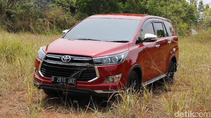 Test Drive Toyota Venturer di Jakarta