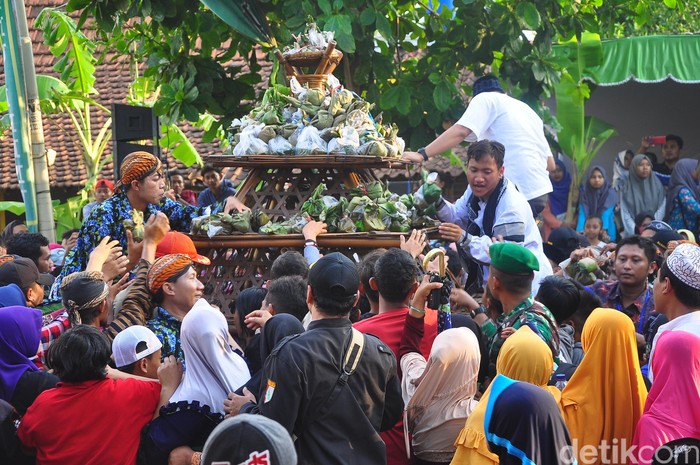 Festival Ampyang Maulid di Kudus 2019