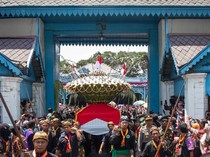 38 Upacara Adat Tiap Provinsi di Indonesia Beserta Penjelasannya
