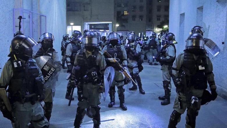3 Anggota Parlemen Pro-Demokrasi di Hong Kong Ditangkap Polisi 3 Anggota Parlemen Pro-Demokrasi di Hong Kong Ditangkap Polisi