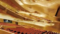Rumah Opera Guangzhou. Gedung teater yang terletak di China ini sangat memanjakan mata. Bagaimana tidak, atap gedung berlapis emas dan dikelilingi 1.800 kursi untuk pengunjung menikmati pertunjukan. Istimewa/Dok. architecturaldigest.