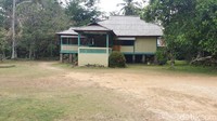 Sudah jarang bangunan atau rumah asli Melayu di Pulau Karimunbesar. Rumah ini diambil di Pulau Papan (Foto: Ahmad Masaul Khoiri/detikcom)