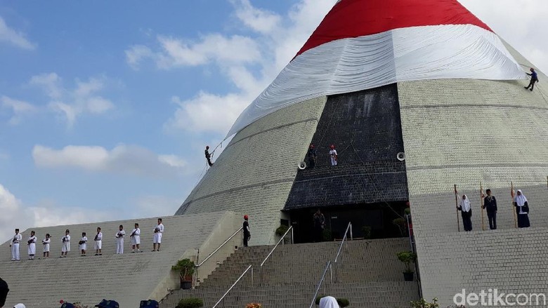 Unik, Upacara Hari Pahlawan di Monumen Yogya Kembali Unik, Upacara Hari Pahlawan di Monumen Yogya Kembali