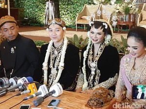 Dinikahi Enjy, Kartika Sary Semringah Dapat Bekal dari Yuni Shara & KD