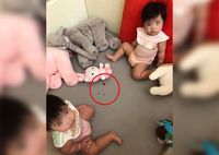 Ibu Ini Histeris Lihat Anaknya Asyik Ngemil Kecoa