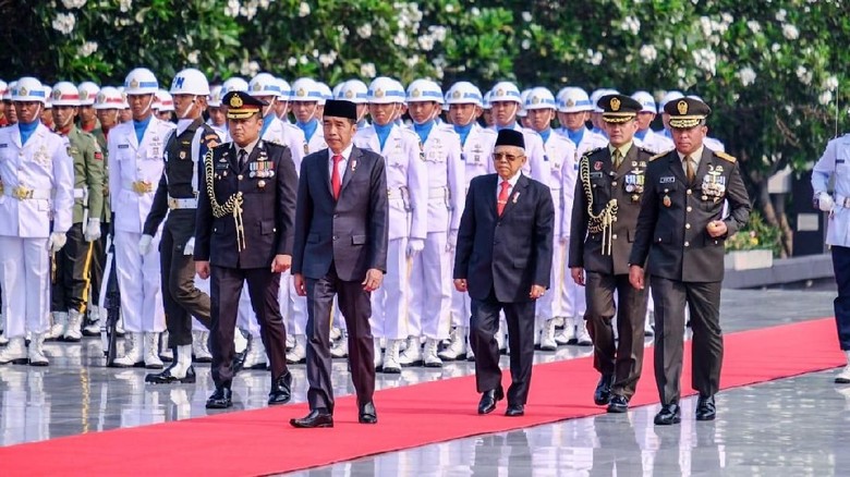 Kenang Jasa Pahlawan, Jokowi: Kewajiban Kita Berantas Kemiskinan-Kebodohan Kenang Jasa Pahlawan, Jokowi: Kewajiban Kita Berantas Kemiskinan-Kebodohan