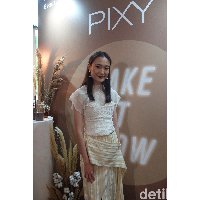 Pixy Hadirkan Make It Glow Series, Lipstiknya Bikin Bibir Lembut