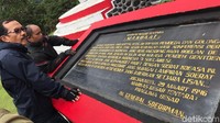 Di Monumen Pacekke, terdapat prasasti berisi mandat Panglima Besar TRI Jenderal Soedirman pada Panglima Perang Sulawesi Mayjen (purn) Andi Matalatta, untuk membentuk TRI Sulawesi, pada 29 Maret 1946. (Muhammad Nur Abdurrahman/detikcom)
