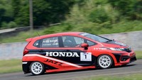 Alhasil ia hanya bisa finis di posisi keempat pada putaran 6 ISSOM, kelas kejurnas ITCR Max, di Sirkuit Internasional Bogor, Jawa Barat, Minggu (10/11). Foto: dok. ABM Motorsport