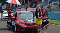 Alvin memang mengalami kerugian besar dari sisi poin akibat jump start yang ia lakukan di awal balapan. Alvin kali ini pun harus menerima penalty. Foto: dok. ABM Motorsport