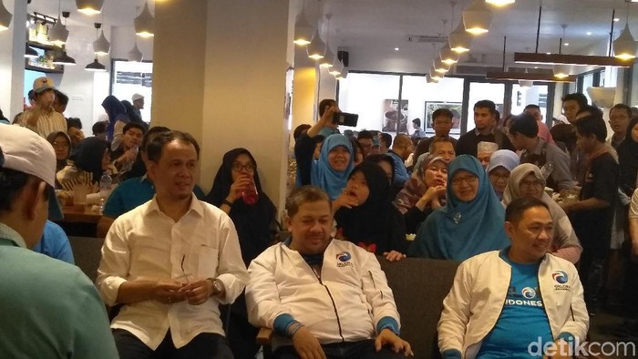 Fahri Hamzah (tengah) dan Anis Matta (kanan) pimpin Partai Gelora