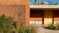 Arsitek yang berbasis di Mexico City, Fernanda Canales adalah yang merancang Terreno House ini.