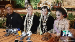 KD & Yuni Shara Melepas Si Bungsu