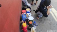 Gang ini bersebelahan dengan Kampung Mural Gang Haji Kodir. Gang tersebut dikenal karena puluhan mural gambar tiga dimensi yang menghiasi kawasan tersebut, di samping transformasinya dari wilayah beling ke kampung mural.