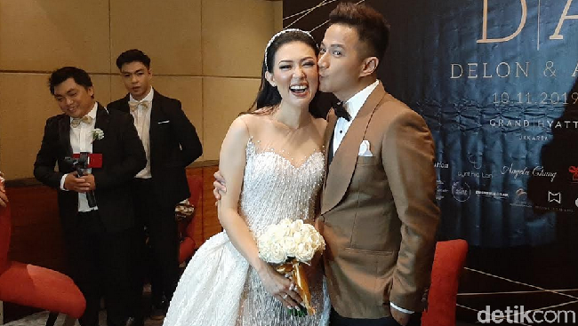 Drama Penentuan Tanggal Nikah hingga Lagu Cinta Delon untuk Aida