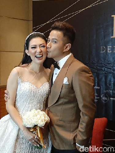 Delon Menikah Lagi, Lihat Penampilan Cantik Istrinya Aida Chandra