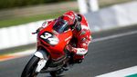 Aksi Pebalap 15 Tahun Indonesia di CEV Moto2 Valencia