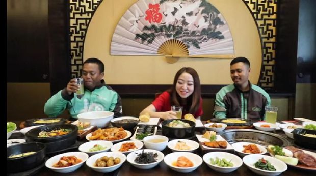 Kocak! Begini Reaksi Driver Ojol Saat Pertama Kali Cicip Makanan Korea