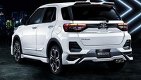 Toyota menyebut berkat aero kit itu mobil tampil lebih unik, dinamis dan stylish. Paket tersebut termasuk spoiler depan yang terintegrasi dengan lampu LED, side skirt dan rear skirt. Foto: Dok. Toyota