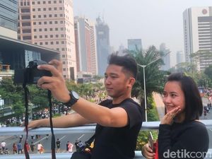 JPO Tanpa Atap di Sudirman Jadi Tempat Swafoto Warga Pagi Ini