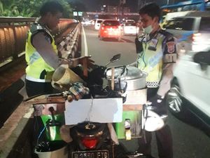 Motor Penjual Siomay di Sudirman Terbakar