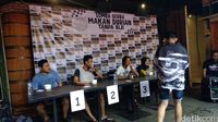 Seru dan Asyik! Lomba Makan Durian di Pasar Cisangkuy Bandung