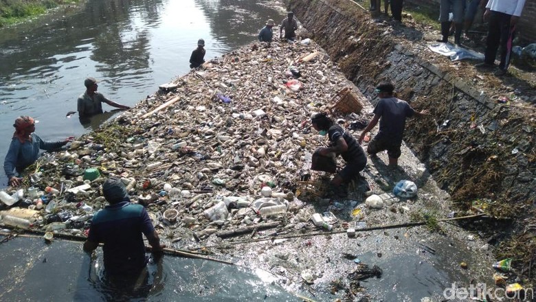 Hasil Uji Lab Sungai Ledeng Sudah Keluar, Airnya Benar-benar Tercemar Hasil Uji Lab Sungai Ledeng Sudah Keluar, Airnya Benar-benar Tercemar