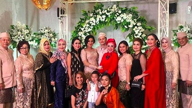 Potret Si Mak Lampir Cantik Varissa Camelia Resmi Menikah