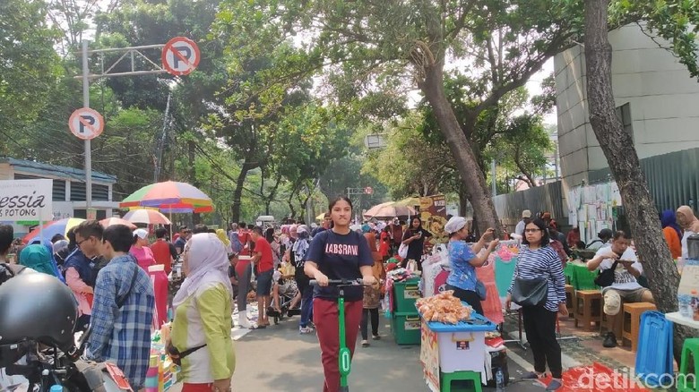 Begini Suasana Zona PKL Jualan di CFD ala Anies, Satpol PP Bersiaga Begini Suasana Zona PKL Jualan di CFD ala Anies, Satpol PP Bersiaga