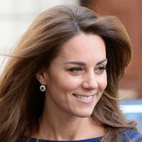 Pangeran William memberi anting tersebut kepada Kate pada 2011, tahun ketika mereka menikah. Karena mereka sekarang sudah jadi suami-istri, William ingin memberi Kate sesuatu yang spesial dari sang ibu, kata seorang sumber kepada Daily Mail kala itu. (Foto: Eamonn M. McCormack/Getty Images)