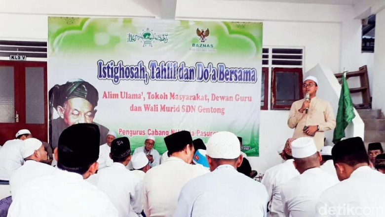 Ratusan Wali Murid Gelar Istigasah untuk Para Korban SDN Gentong yang Ambruk Ratusan Wali Murid Gelar Istigasah untuk Para Korban SDN Gentong yang Ambruk