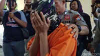 AA (19) ditetapkan sebagai tersangka dalam kasus temuan GoPro dan handphone di toilet kampus. Polisi menyebut AA adalah mahasiswa semester 5 Fakultas Syariah dan Hukum UIN Alauddin Makassar.