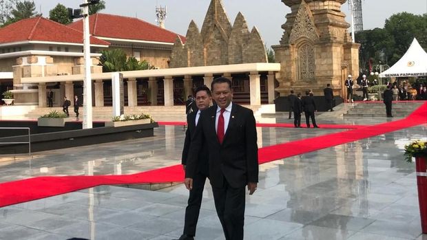 Upacara Hari Pahlawan, Wapres Ma'ruf Amin Tiba di TMP Kalibata