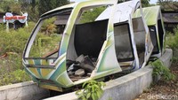 Sejak dibuka pada 2010 lalu, Kampung Gajah memiliki puluhan wahana rekreasi, namun di antaranya yang paling menonjol adalah waterboom dan kolam ombak. Tapi kini, tinggal puing-puing saja (Yudha Maulana/detikcom)