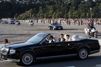 Baru Dipakai Sekali, Toyota Century Kaisar Jepang Dipajang di Istana
