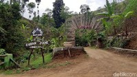 Coban Jahe di Malang tak hanya punya satu air terjun, tapi 3 sekaligus di satu lokasi. Ketiganya sama-sama cantik dan menawan. (Muhammad Aminudin/detikcom)