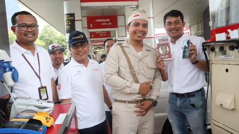 Unik! Hari Ini Ada Pahlawan di SPBU Se-Jabodetabek Unik! Hari Ini Ada Pahlawan di SPBU Se-Jabodetabek