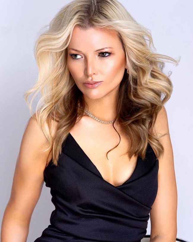 Tapi siapa yang menyangka, sebuah kecelakaan mengerikan hampir merenggut nyawanya. Kejadiannya terjadi pada 1998, saat ia hendak pergi audisi modeling. Kala itu, ia masih bekerja sebagai asisten di sebuah toko ritel.  (Foto: Instagram/katemossalike)