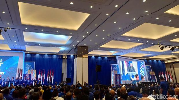 Surya Paloh umumkan jajaran dewan pengurus usai kembali dikukuhkan sebagai Ketua Umum Partai Nasdem.   Johny G Plate kembali ditunjuk sebagai Sekjen. Sementara Prananda Surya Paloh diberi tugas untuk memenangkan Nasdem pada Pemilu 2024 mendatang.   Ada menteri dan mantan menteri Presiden Joko Widodo yang dijadikan dewan pengurus. Di antaranya Mantan Menteri Perdagangan Enggartiasto Lukita, Menteri LHK Siti Nurbaya Bakar, serta Rahmat Gobel.