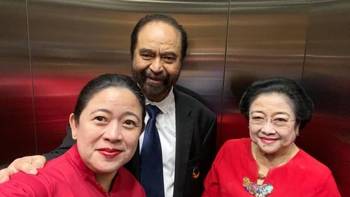 Ketua DPR Puan Maharani berselfie bersama Ketum PDIP Megawati Soekarnoputri, dan Ketum NasDem Surya Paloh.