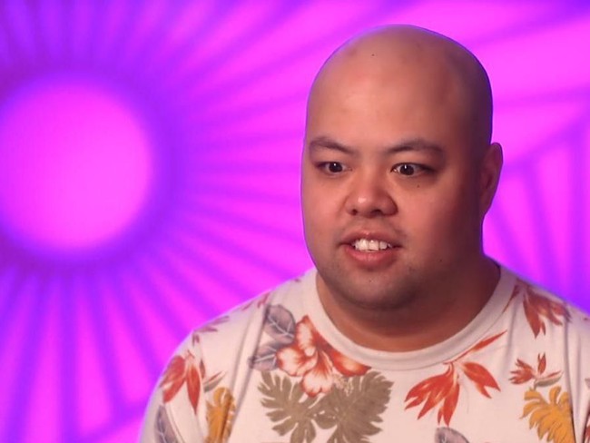 Beginilah wajah asli pria dengan nama asli Bo Zeng tersebut. Dia tak memiliki rambut dan wajahnya tampak sangat berbeda jika dibandingkan dengan penampilannya saat menjadi drag queen.  Foto: Instagram