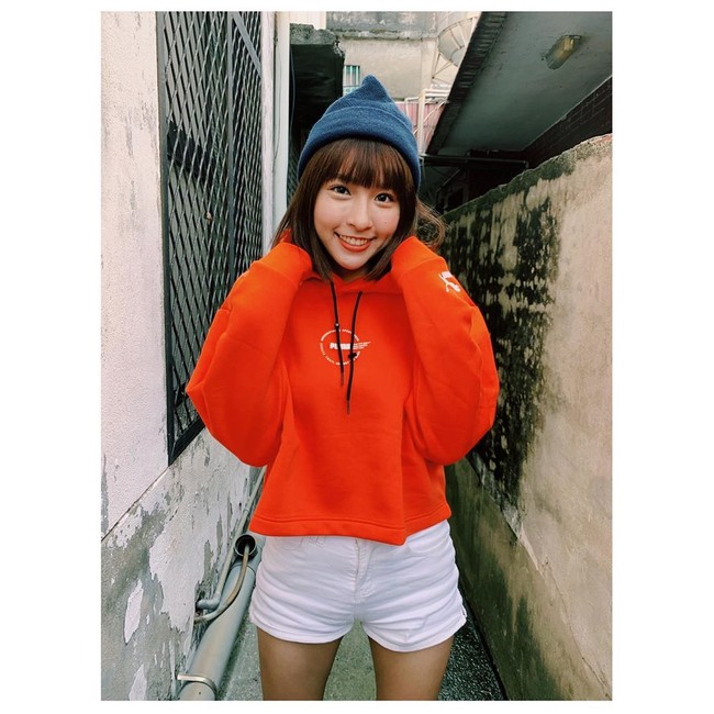 Qun Qun adalah anggota regu bersorak yang dikenal sebagai Passion Sisters. Ia dan timnya mendukung tim baseball profesional Taiwan, Chinatrust Brothers. Foto: Instagram @qun_04