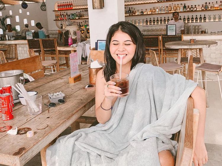 Baru Dipinang! Ini Kesha Ratuliu dan Potret Seru Kulinerannya