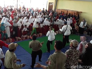 Melihat Hari Pertama Masuk Sekolah Siswa SDN Gentong yang Masih Trauma