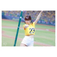 Sebagai salah satu cheerleader terkenal, Qun Qun kerap mencuri perhatian di luar stadion. Bahkan ia juga muncul di televisi maupun pemotretan. Foto: Instagram @qun_04