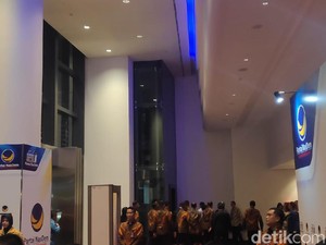 Jokowi Hadiri HUT ke-8 Partai NasDem, Surya Paloh Menyambut