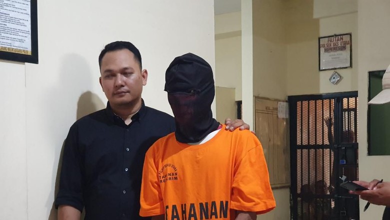 Sakit Hati, Pria di Bekasi Curi Perhiasan Eks Majikan Senilai Rp 20 Juta Sakit Hati, Pria di Bekasi Curi Perhiasan Eks Majikan Senilai Rp 20 Juta
